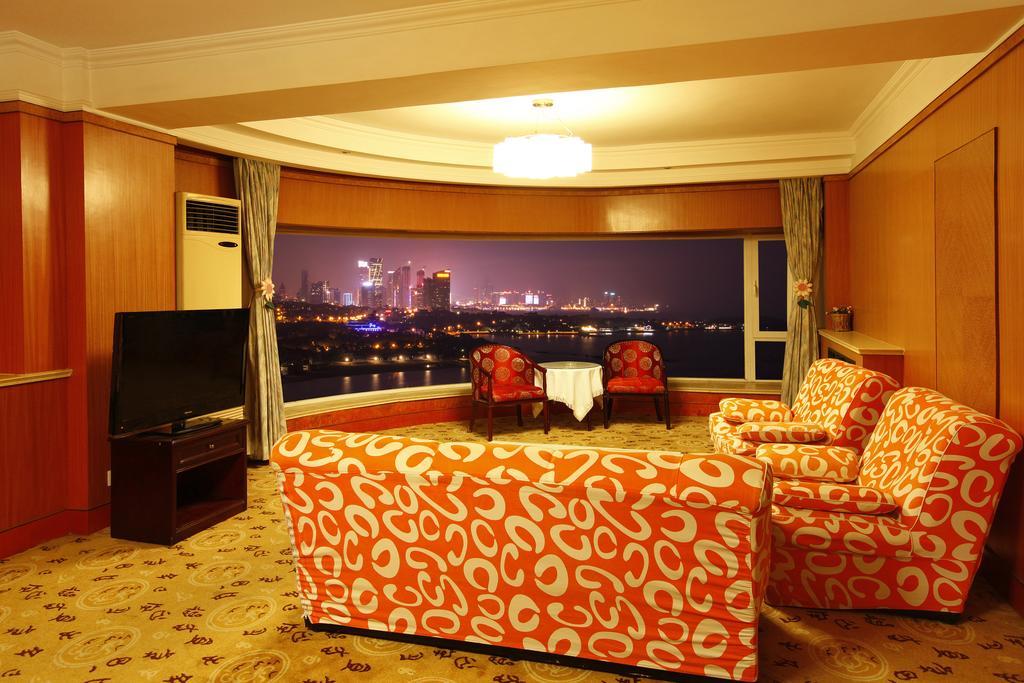 Donghai Grand Hotel Qingdao Zimmer foto