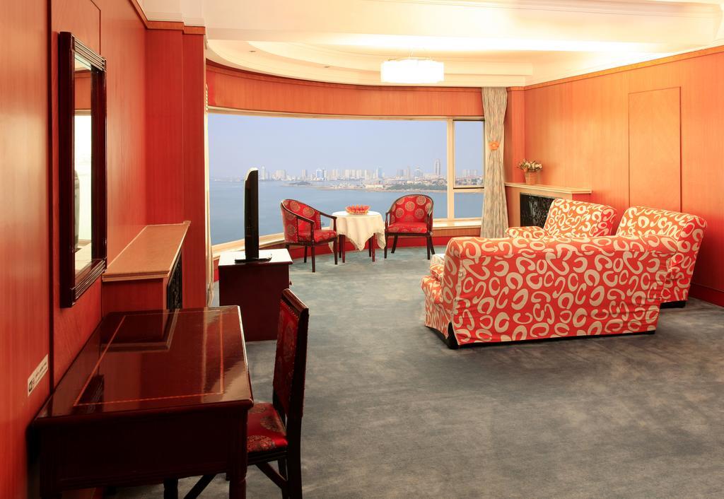 Donghai Grand Hotel Qingdao Zimmer foto