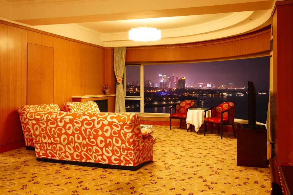 Donghai Grand Hotel Qingdao Exterior foto