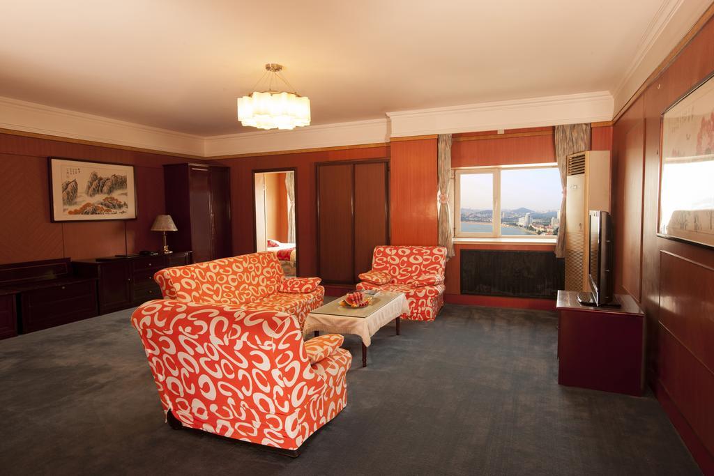 Donghai Grand Hotel Qingdao Zimmer foto